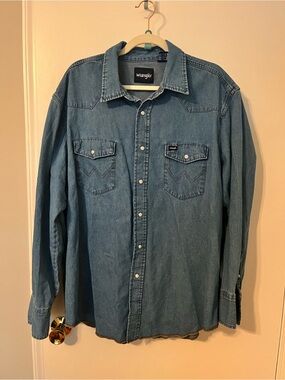 Wrangler Men's Western Light Blue Denim Button-Down Shirt
